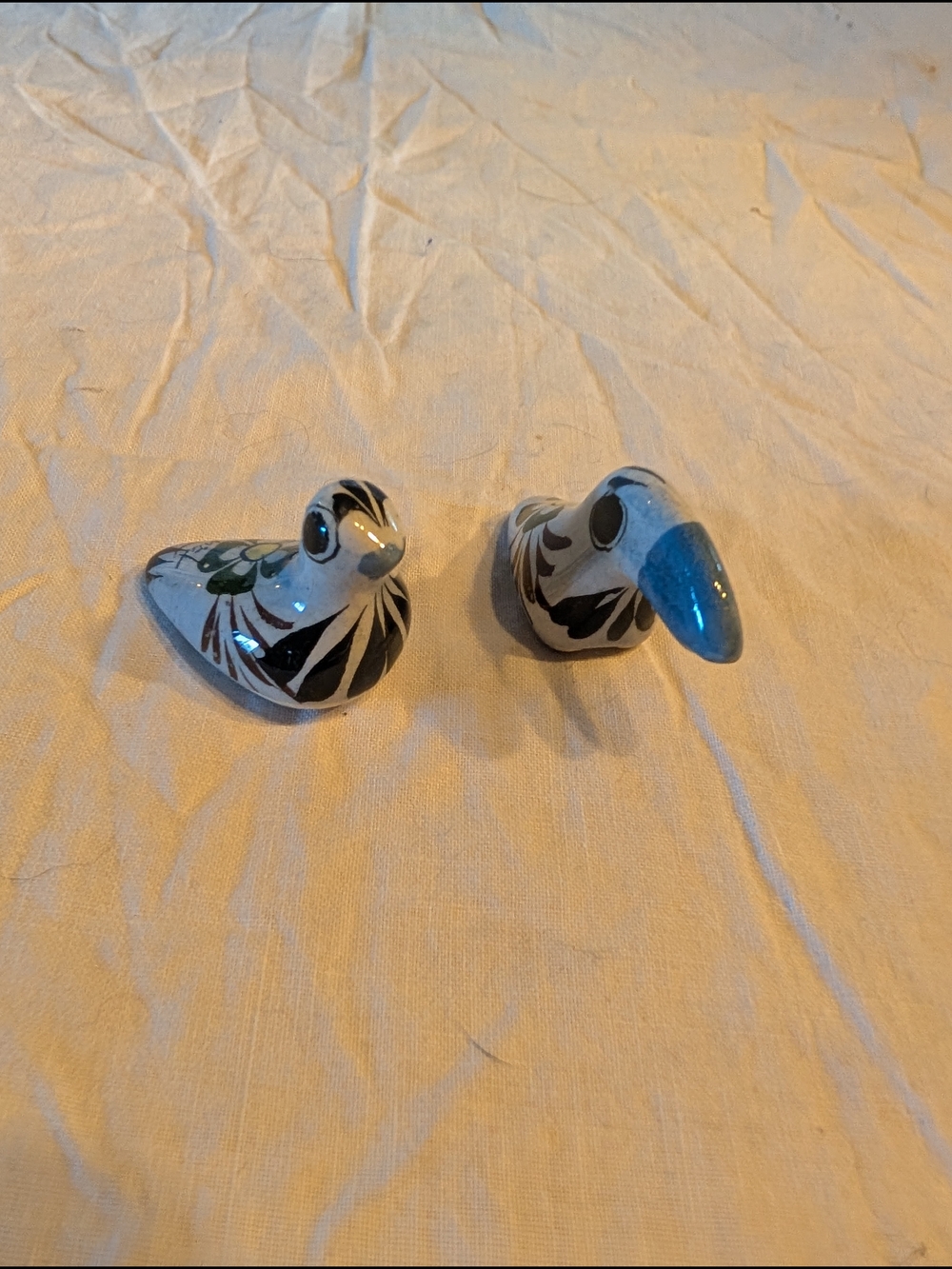 2/20$ Vintage Hand-Painted Ceramic tonola Bird Pair in Blue, Black and Green